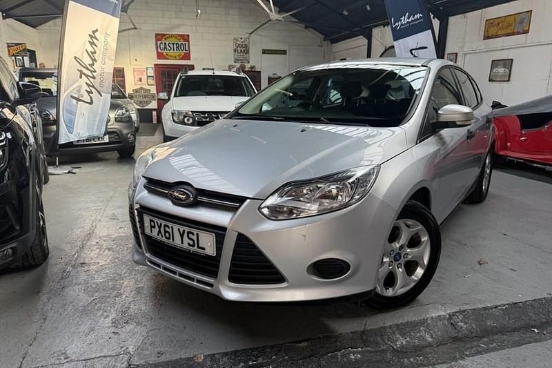 Used Ford Focus Studio 125 HP (91 kW) 2011 Silver Hatchback