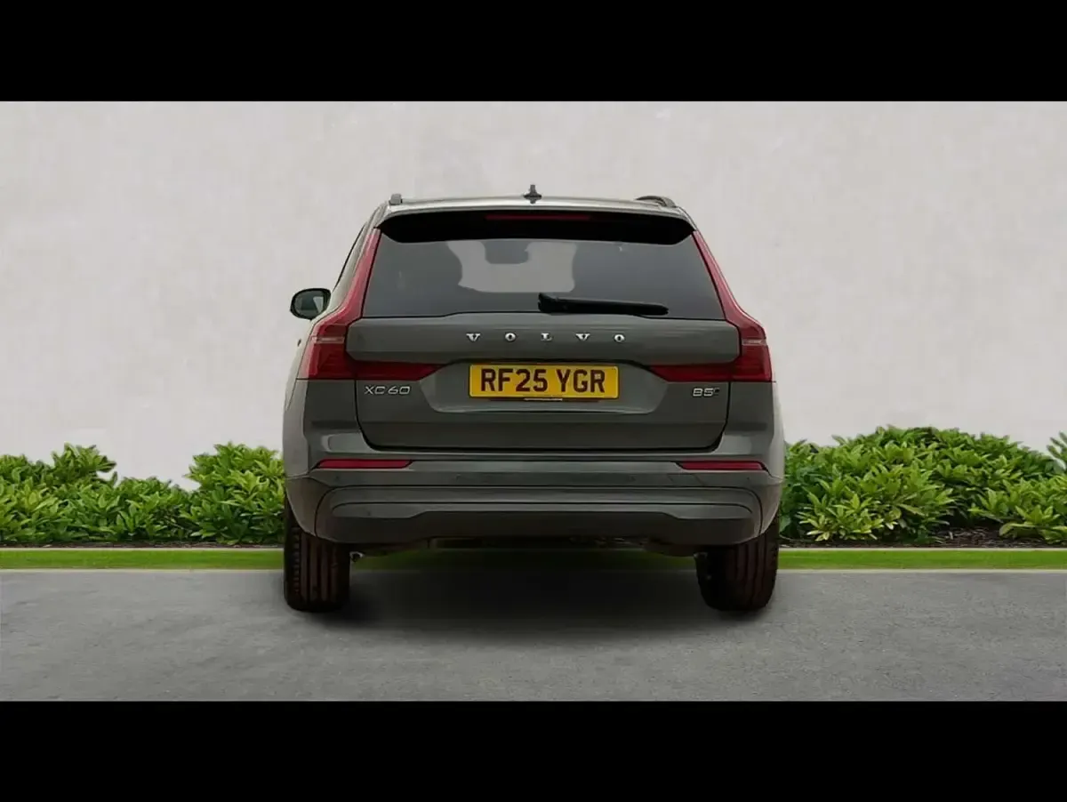 Used Volvo XC60 Core 247 HP (181 kW) 2025 Green SUV