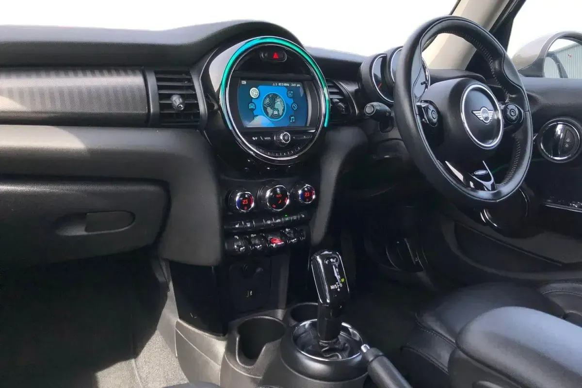 Used Mini Cooper Comfort 136 HP (100 kW) 2019 Silver Hatchback