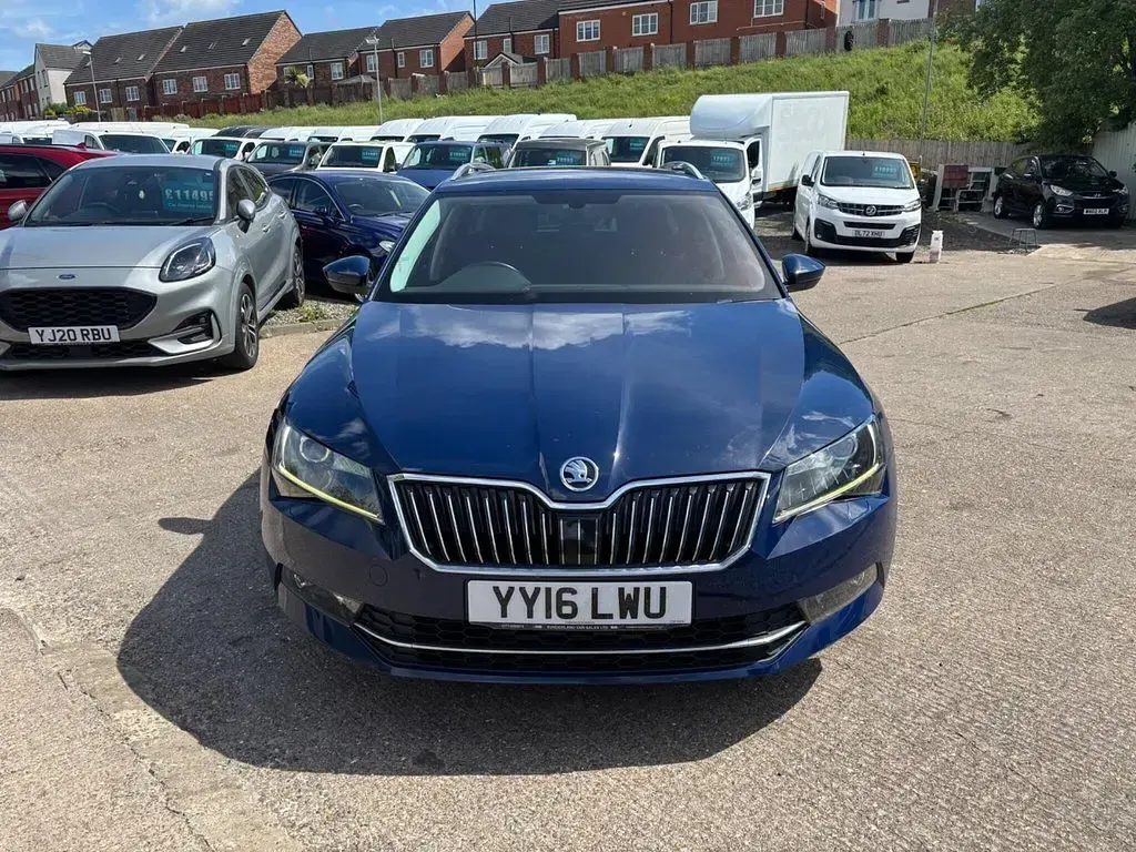 Used Skoda Superb SE L Executive 150 HP (110 kW) 2016 Blue Estate