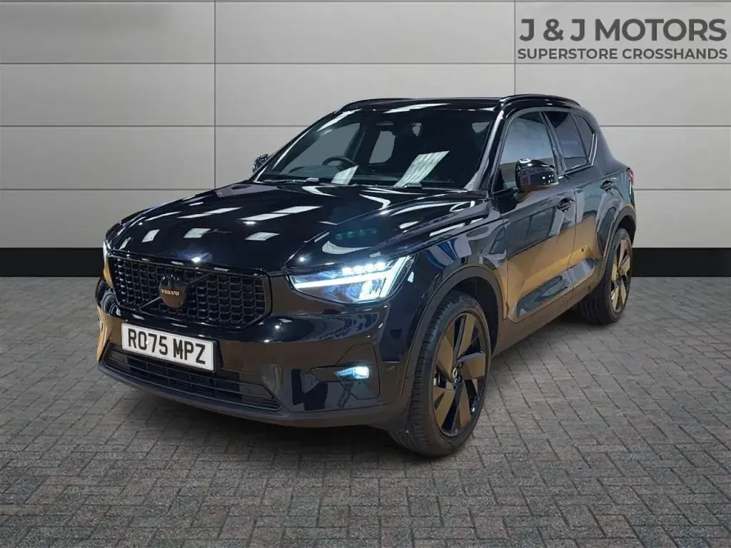 New Volvo XC40 Plus 2025 Black SUV