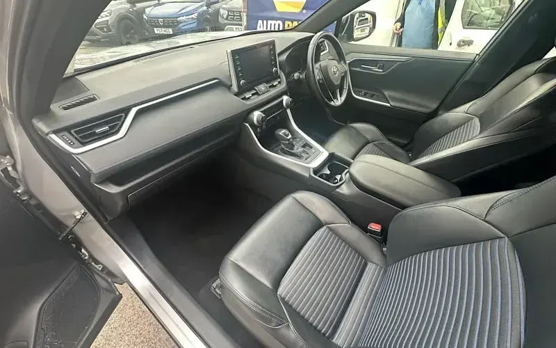 Used Toyota RAV4 Hybrid 218 HP (160 kW) 2023 Black SUV