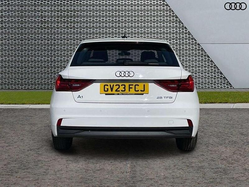 Used Audi A1 Design 94 HP (69 kW) 2023 White SUV