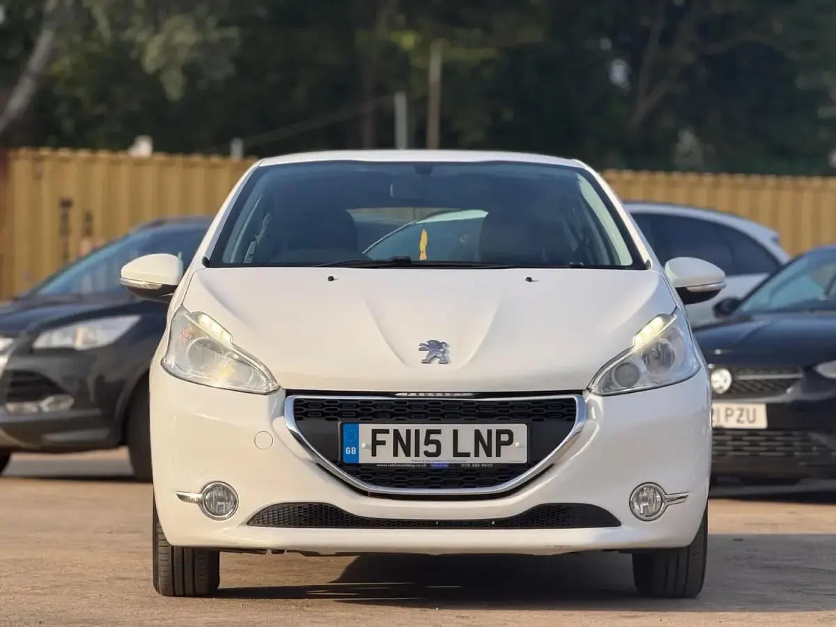 Used Peugeot 208 Active 2015 White Hatchback