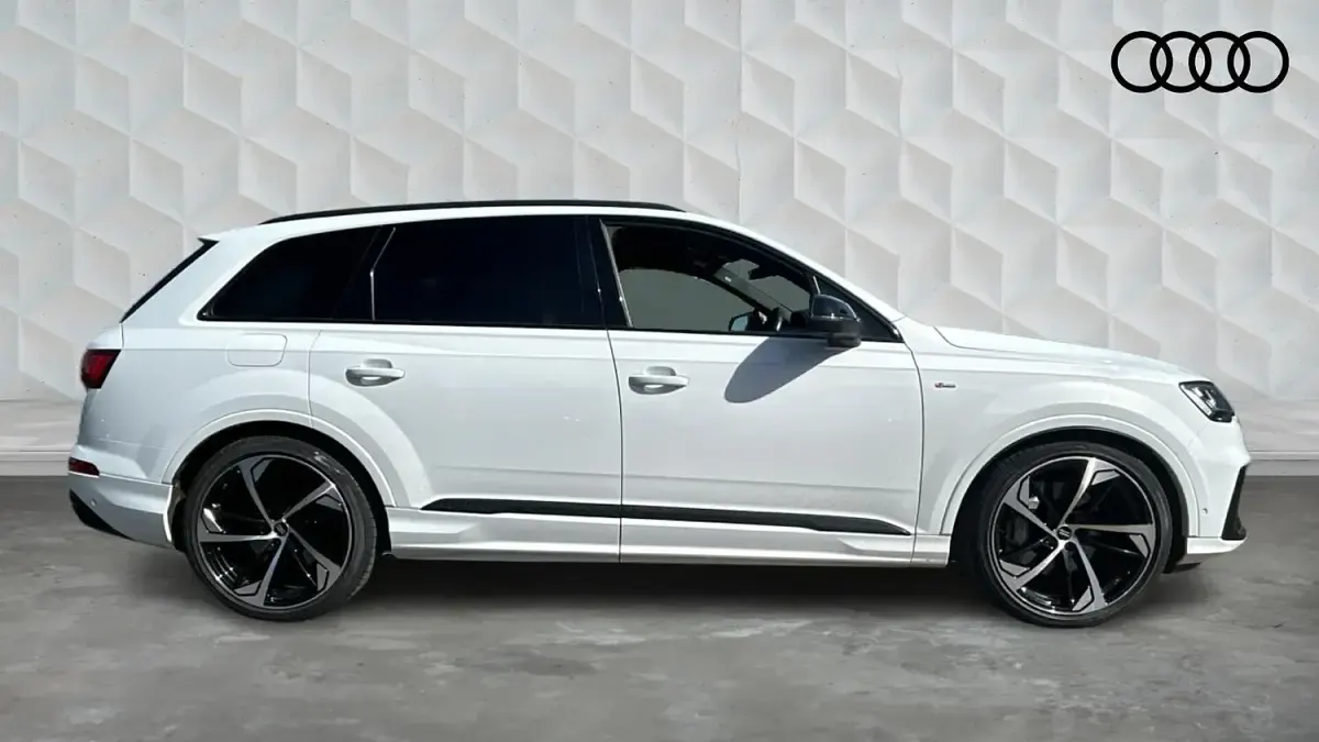 Used Audi Q7 Black Edition 286 HP (210 kW) 2022 White SUV