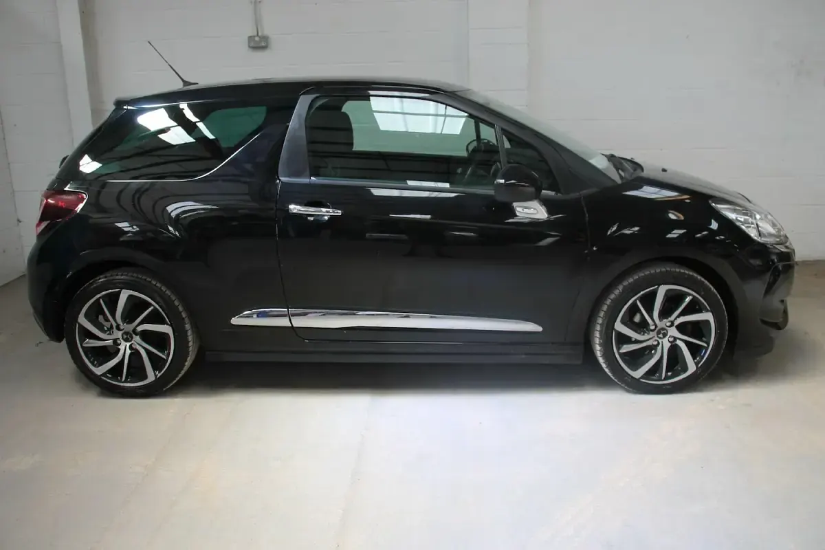 Used DS Automobiles DS3 Connected Chic 80 HP (58 kW) 2018 Black Hatchback