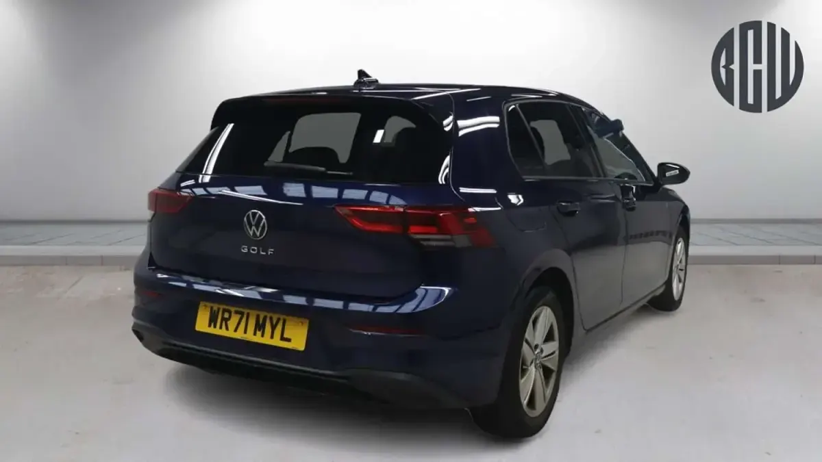 Used VW Golf VII Life 150 HP (110 kW) 2021 Blue Hatchback