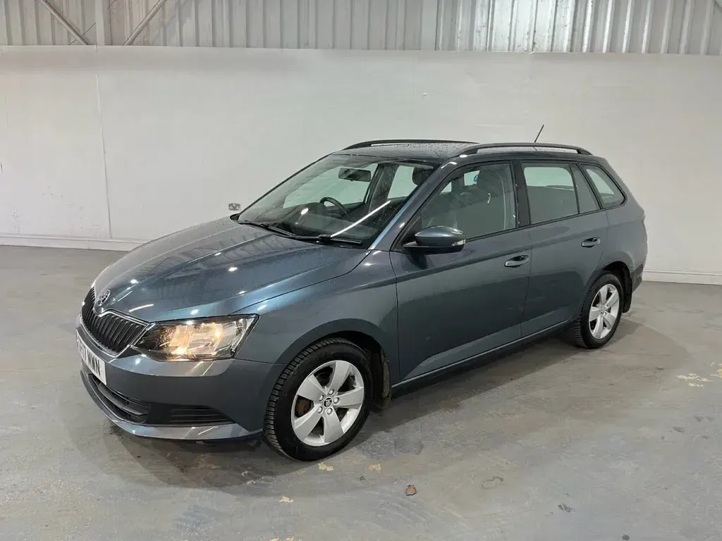 Used Skoda Fabia SE 90 HP (66 kW) 2017 Grey Estate