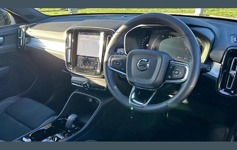 Used Volvo XC40 Plus 161 HP (118 kW) 2025 Black SUV