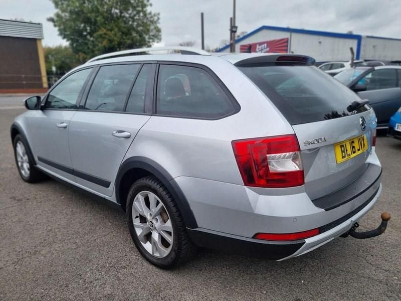 Used Skoda Octavia Scout 4x4 184 HP (135 kW) 2016 Silver Estate