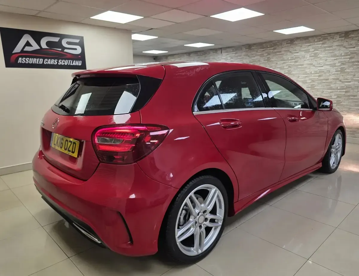 Begagnad Mercedes A180 AMG line 2016 Röd Halvkombi