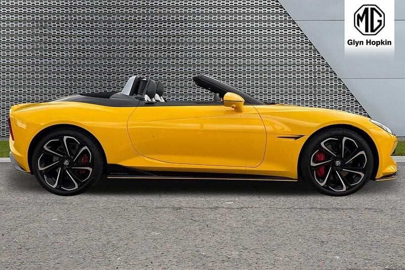Used MG Cyberster 375 kW (510 HP) 2024 Yellow Cabriolet