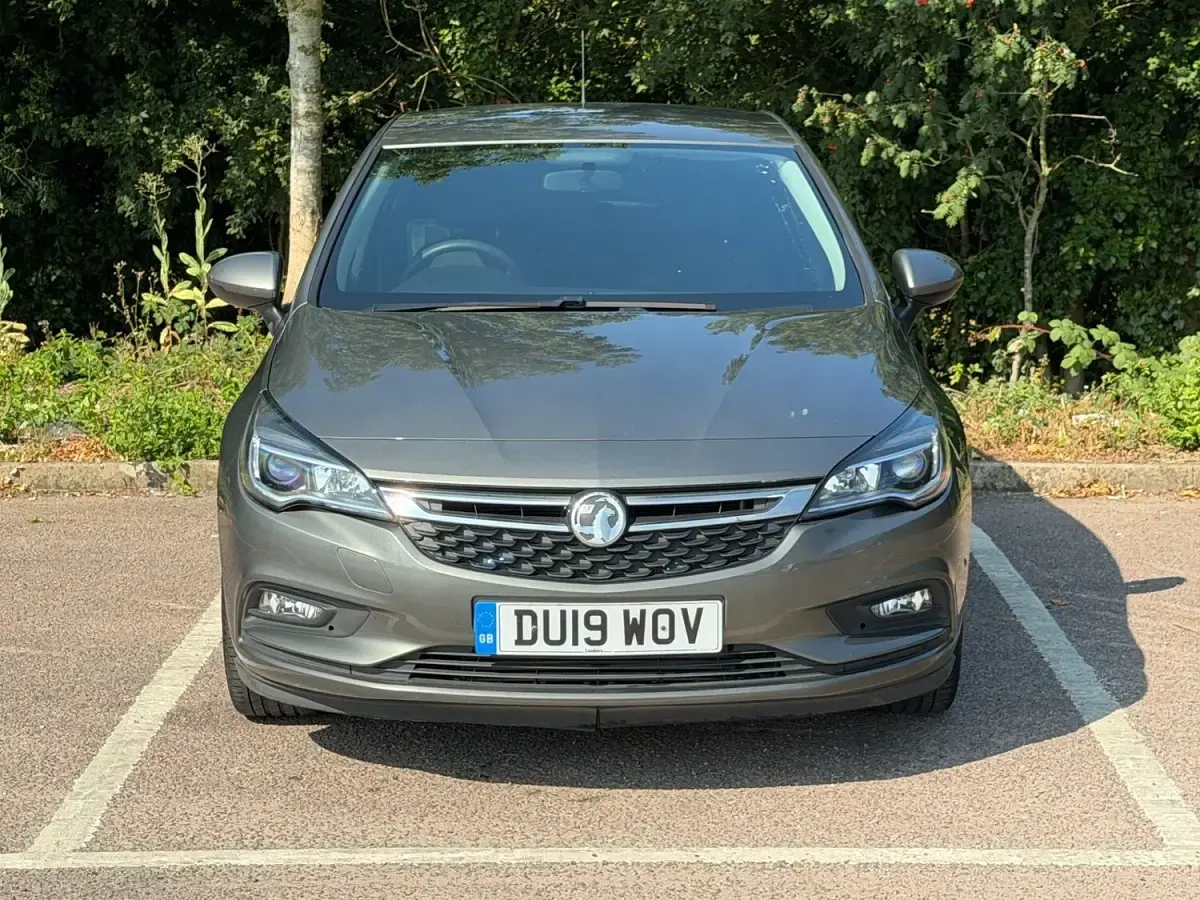 Used Vauxhall Astra Design Edition 105 HP (77 kW) 2019 Grey Hatchback