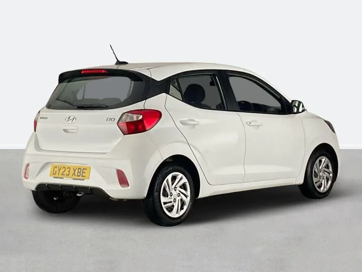 Used Hyundai i10 SE 67 HP (49 kW) 2023 White Hatchback