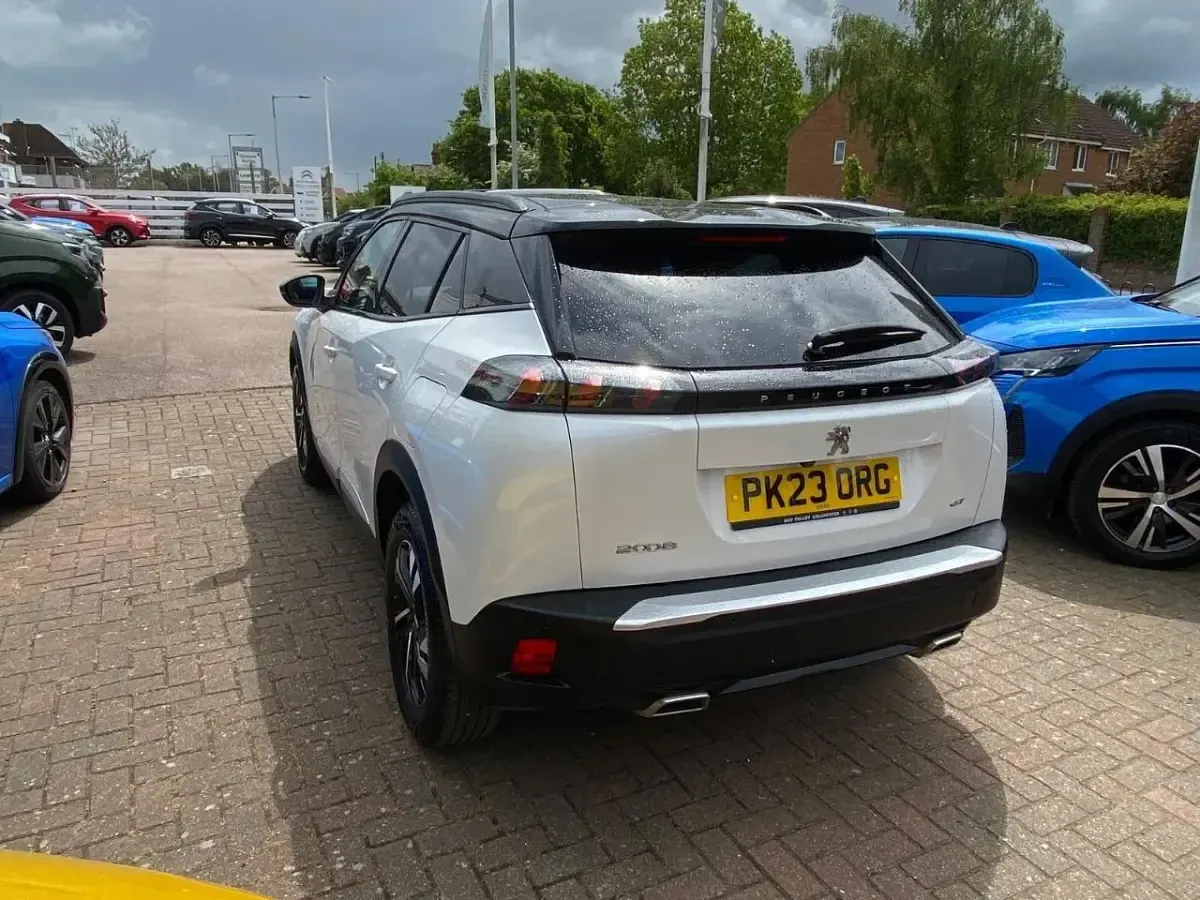 Second-hand Peugeot 2008 GT 129 CP (94 kW) 2023 Alb SUV