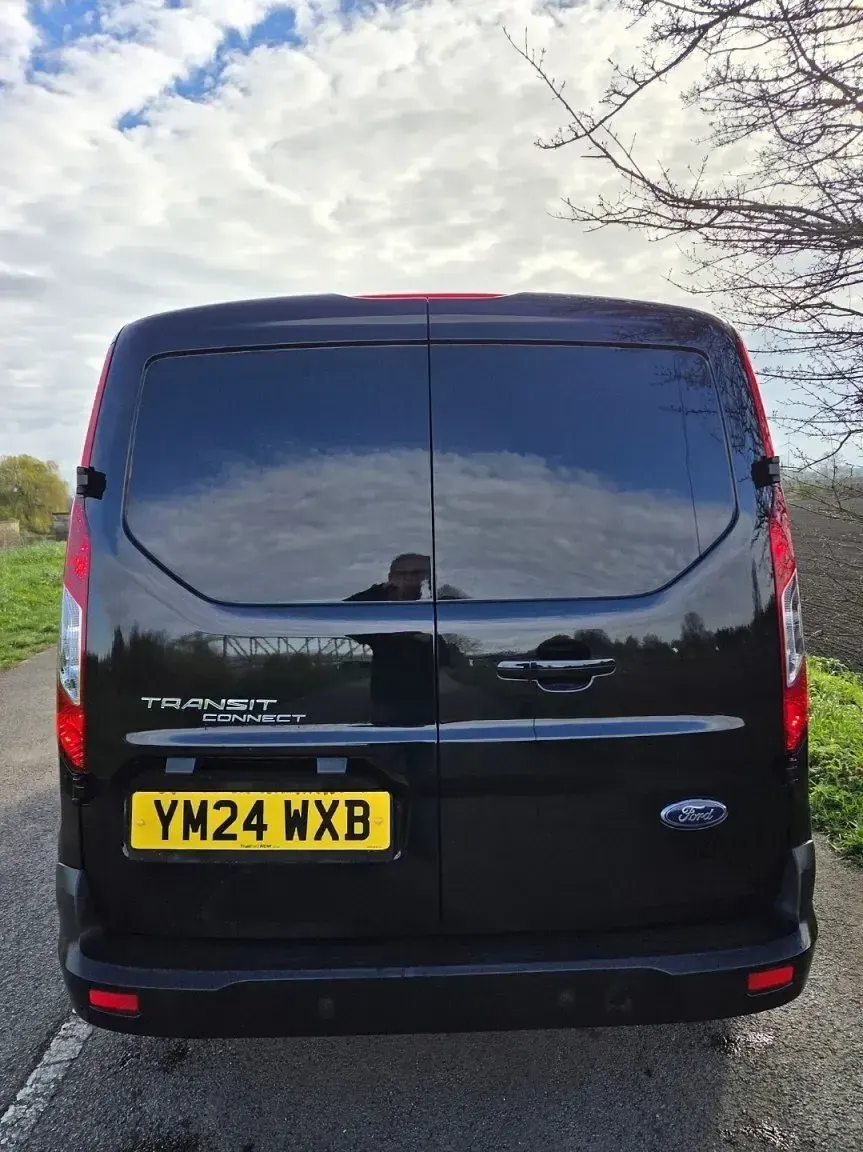 Second-hand Ford Transit Connect Limited 100 CP (73 kW) 2024 Negru Monovolum
