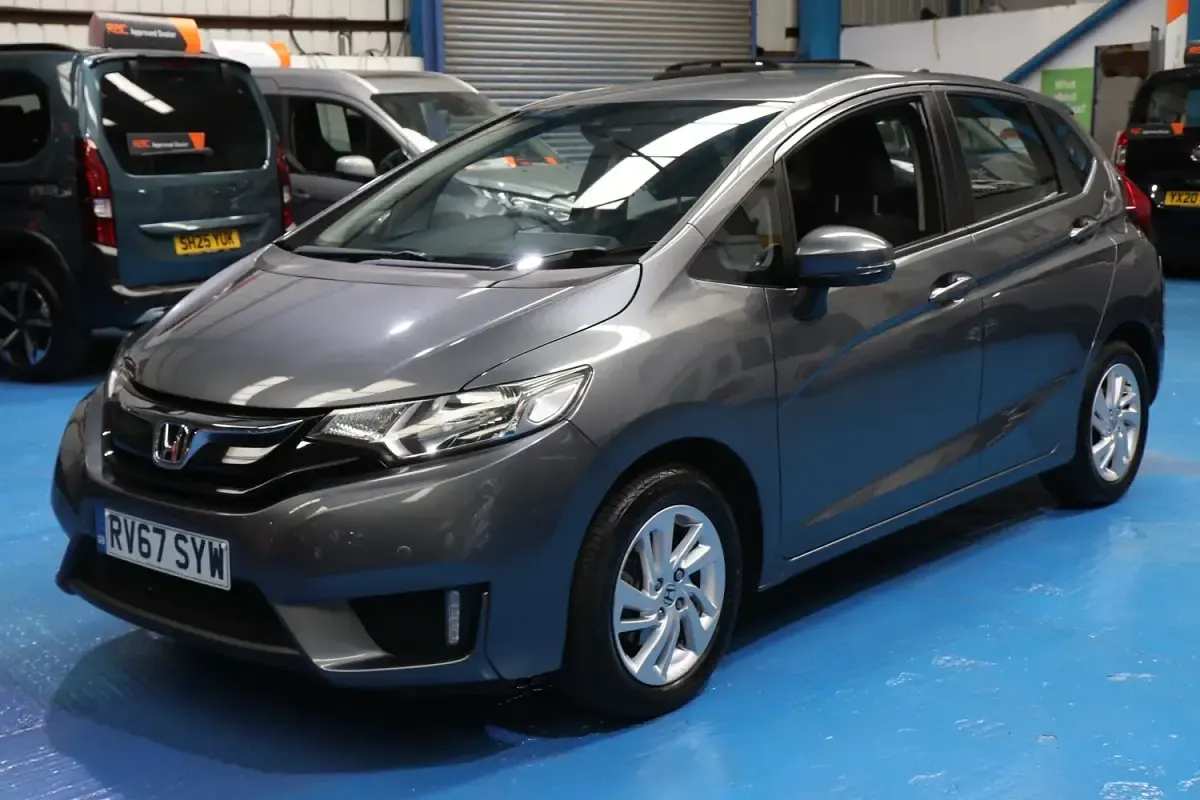 Used Honda Jazz SE 102 HP (75 kW) 2017 Grey Hatchback