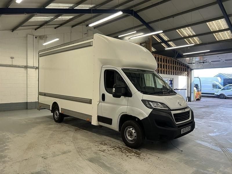 Used Peugeot Boxer 165 HP (121 kW) 2021 White Van