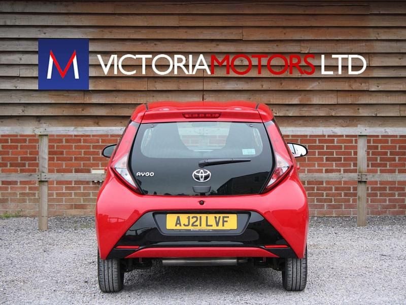 Used Toyota Aygo X-play 72 HP (52 kW) 2021 Red Hatchback