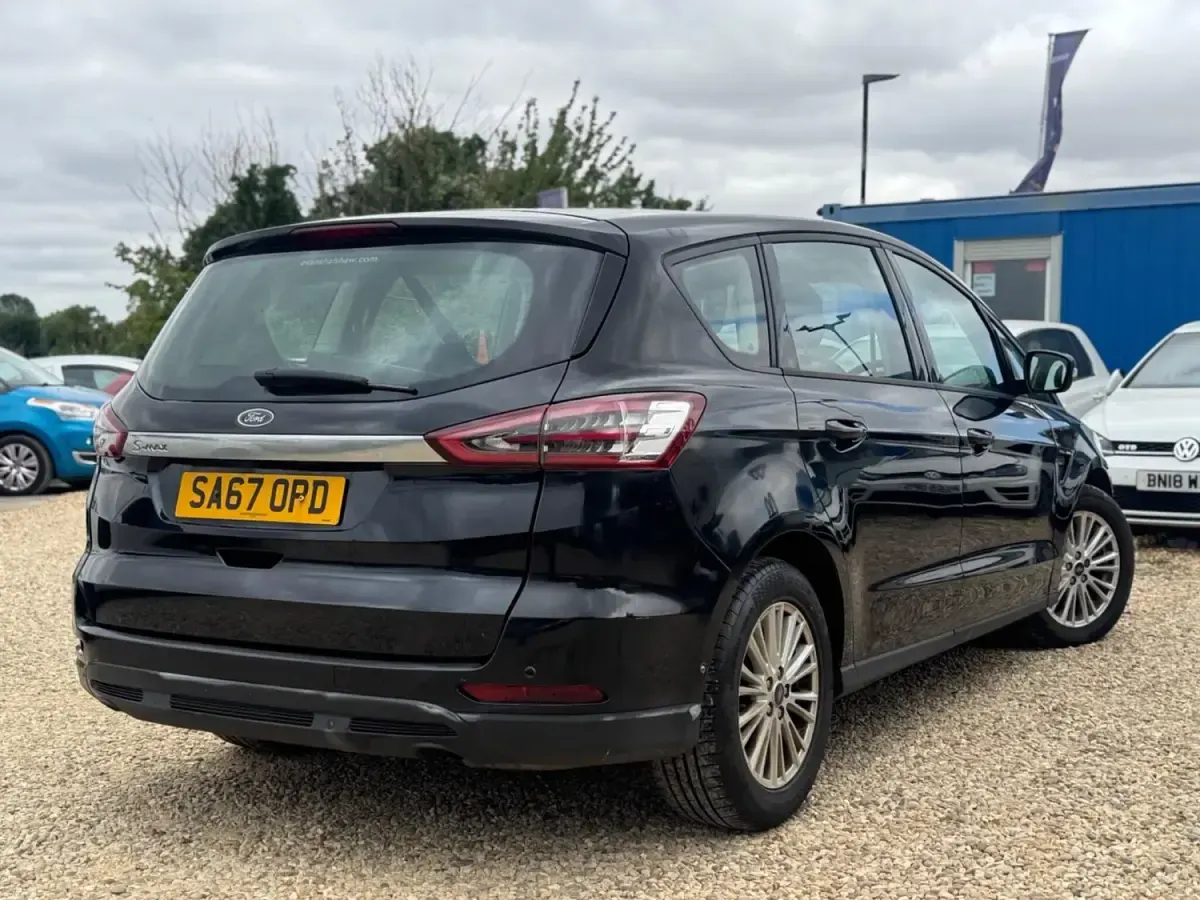 Usado Ford S-MAX Zetec 150 HP (110 kW) 2017 Preto Monovolume