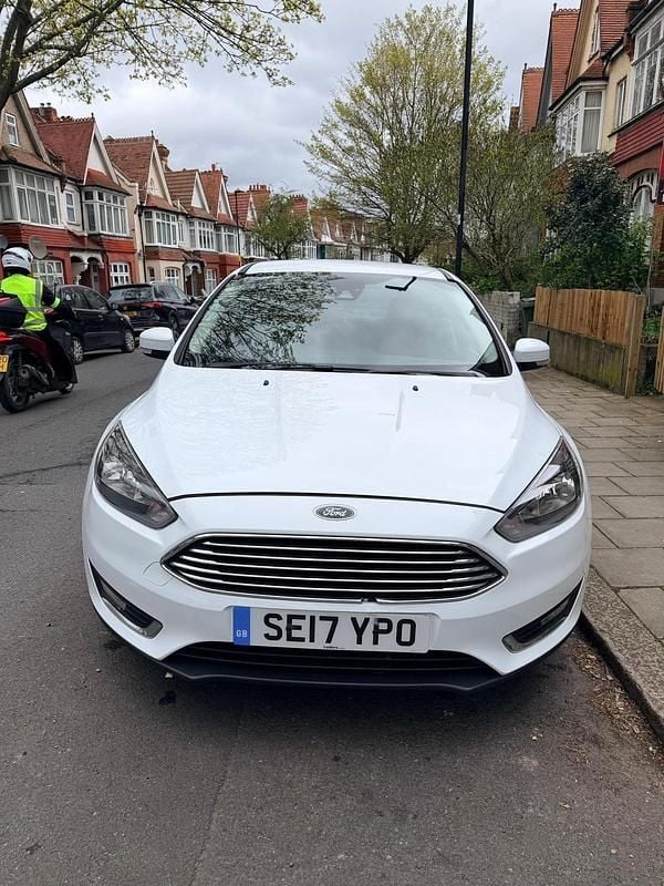 Begagnad Ford Focus Titanium 2017 Vit Halvkombi