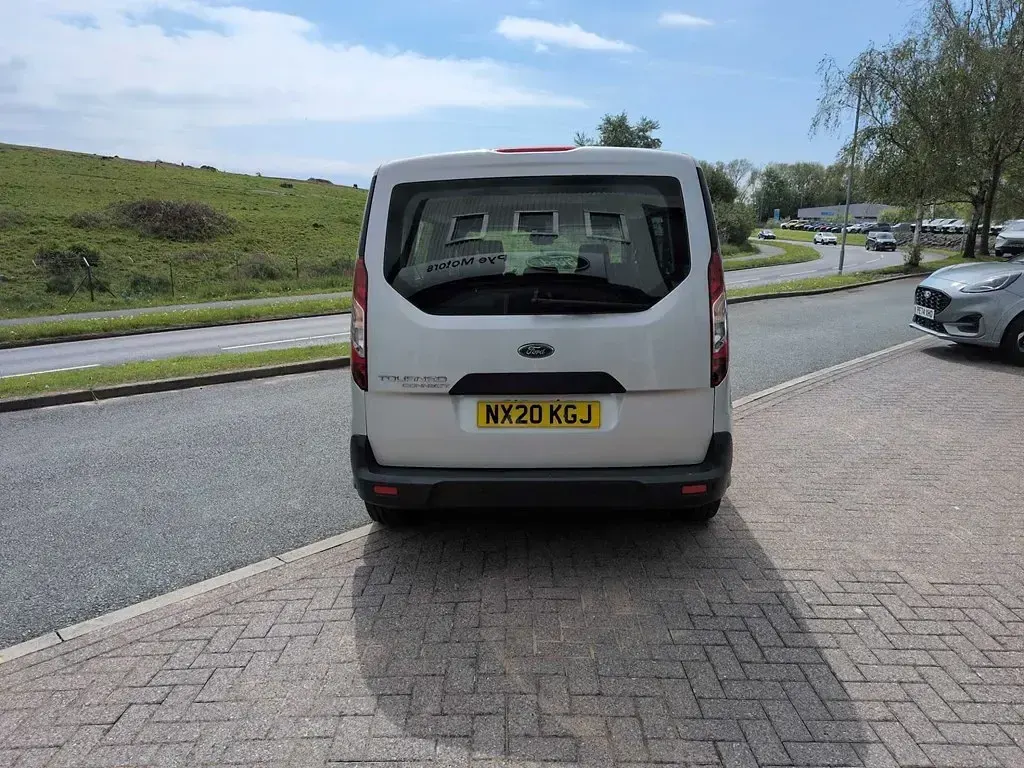 Usado Ford Tourneo Zetec 2020 Prateado Carrinha
