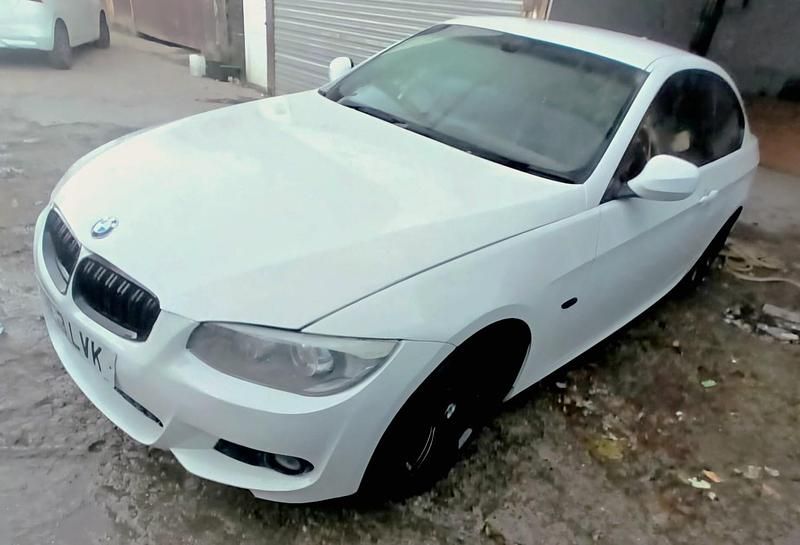 White Used 2013 BMW 318 M Sport Coupe | £2,695 (Good price) - Image 1/4