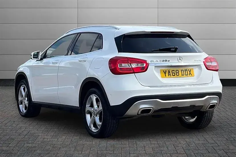 Used Mercedes GLA220 Executive 177 HP (130 kW) 2018 Polar white SUV