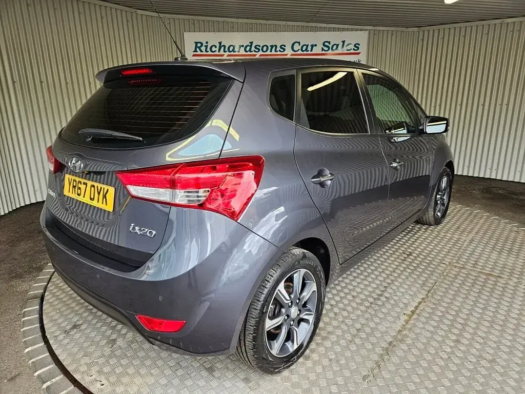 Used Hyundai ix20 SE 125 HP (91 kW) 2017 Grey Hatchback