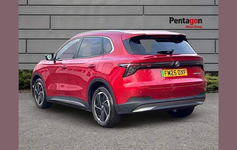 Used MG MG5 EV Trophy 169 kW (231 HP) 2025 Red Estate