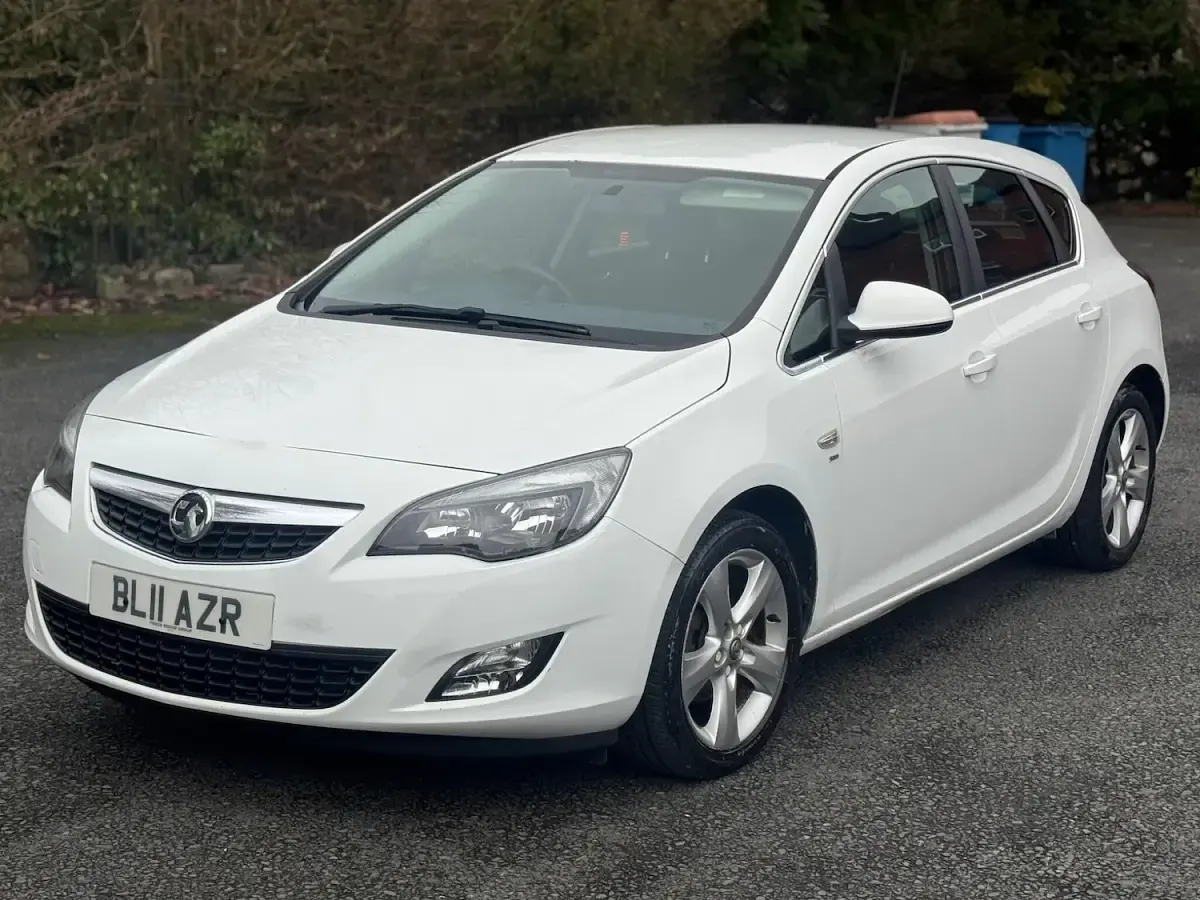Used Vauxhall Astra SRi 2011 White Hatchback