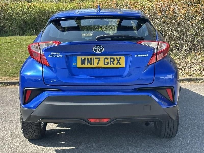 Second-hand Toyota C-HR 122 CP (89 kW) 2017 Albastru SUV