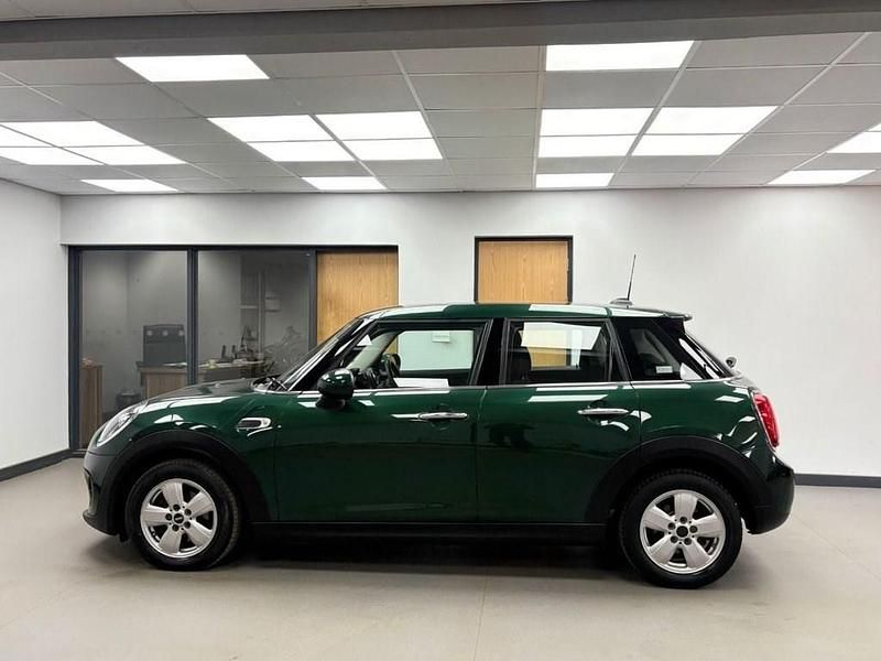 Begagnad Mini Cooper Hatch 136 HK (100 kW) 2018 Grön Halvkombi