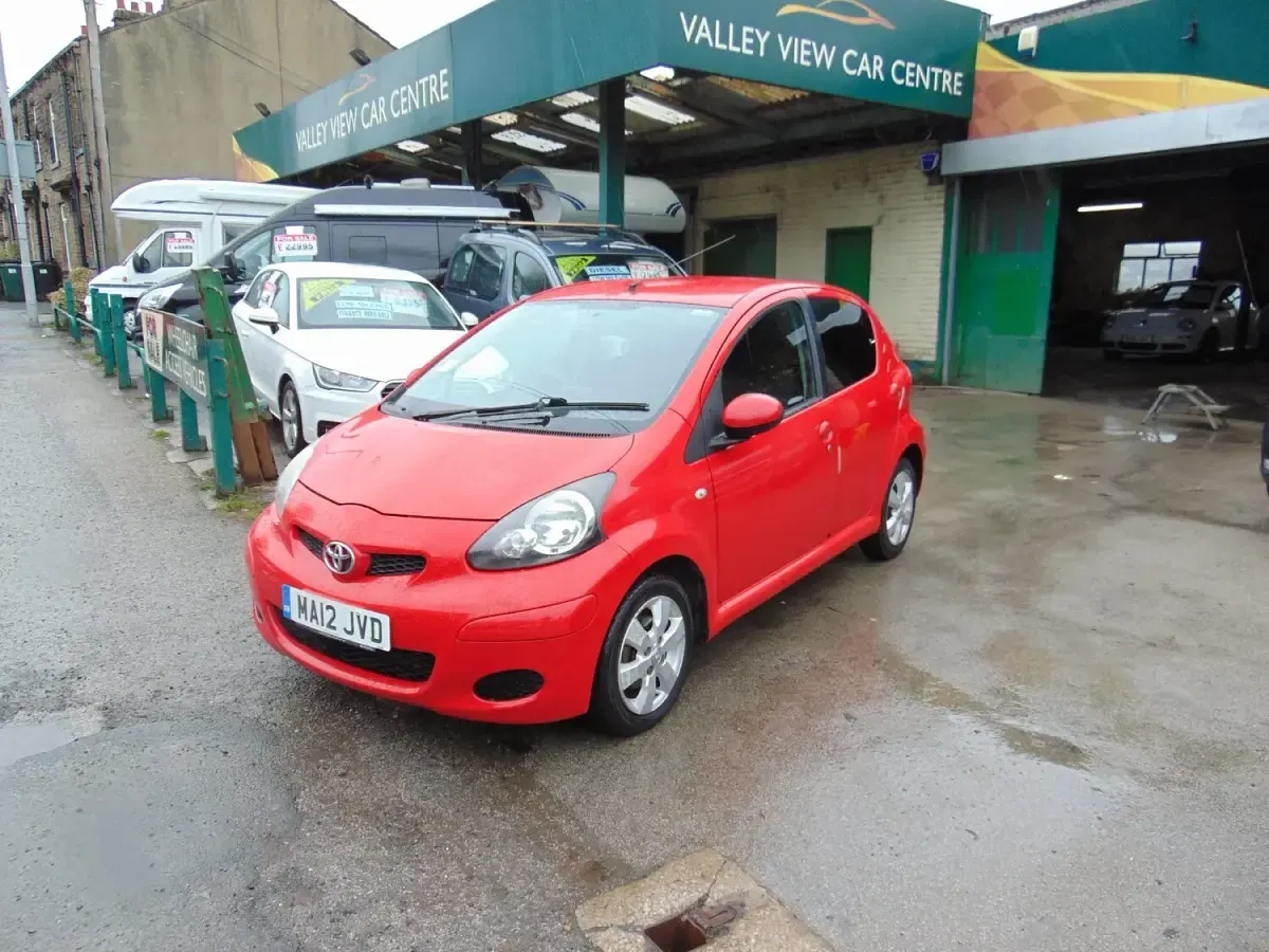 Used Toyota Aygo 68 HP (50 kW) 2012 Red Hatchback
