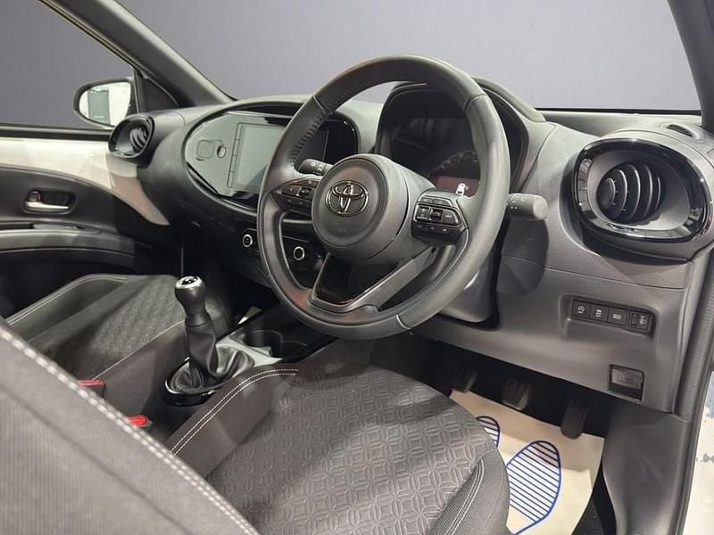 Used Toyota Aygo X 72 HP (52 kW) 2024 White SUV