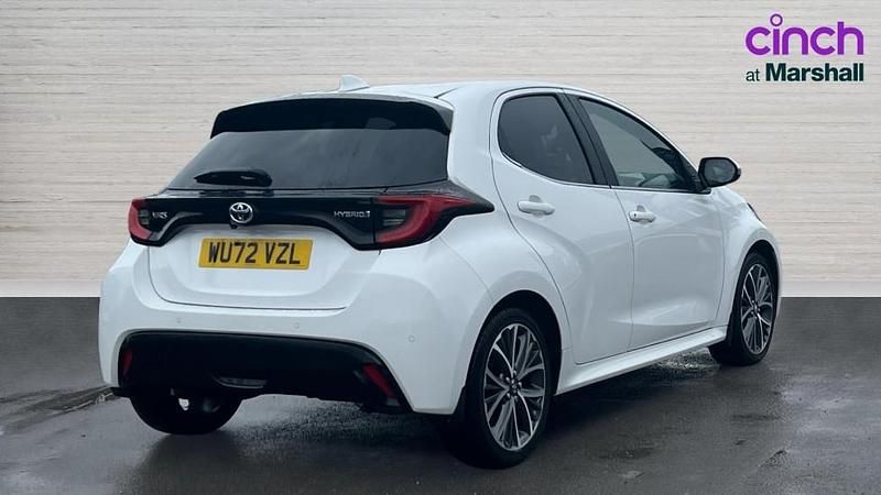 Used Toyota Yaris Hybrid 116 HP (85 kW) 2022 White