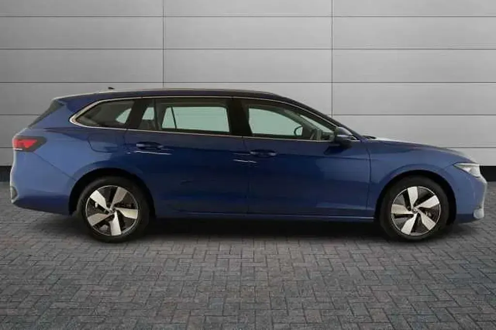 Used VW Passat Life 204 HP (150 kW) 2025 Reef blue Estate