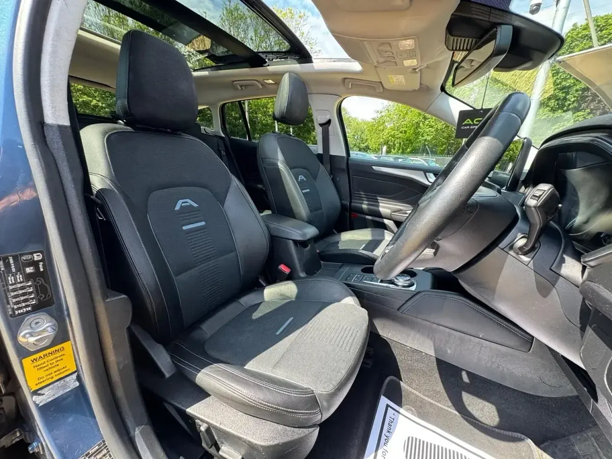 Used Ford Focus Active 120 HP (88 kW) 2020 Blue Estate
