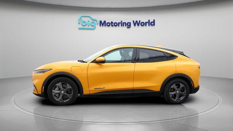 Usado Ford Mustang Mach-E Extended Range 213 kW (290 HP) 2024 Laranja SUV