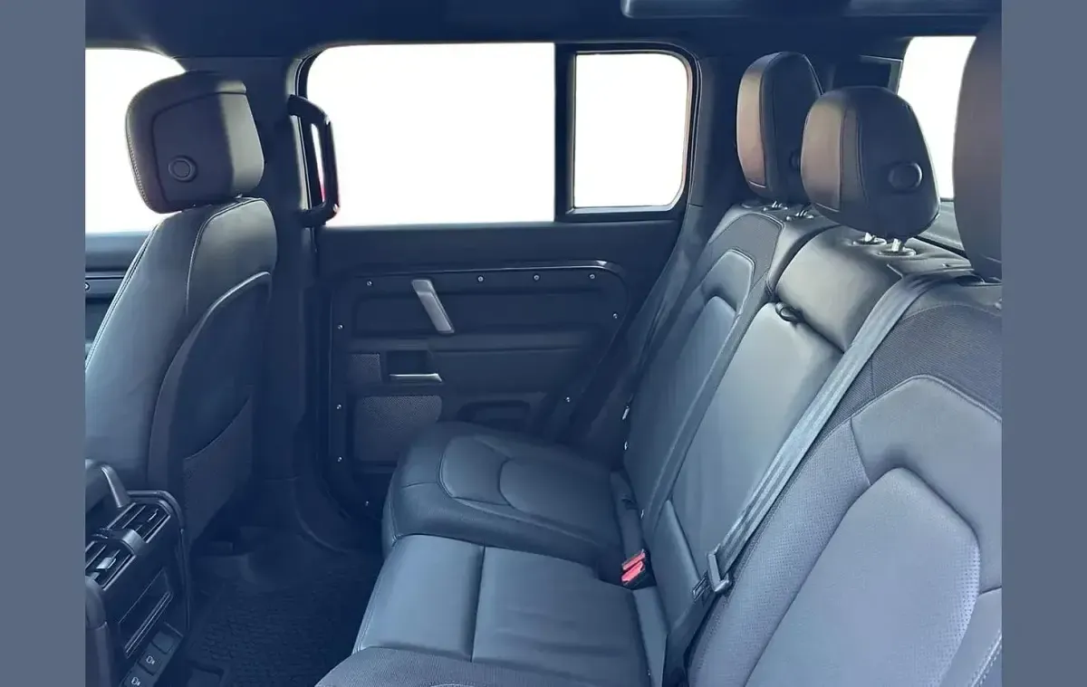 Używany Land Rover Defender HSE Dynamic 296 KM (217 kW) 2024 Szary SUV
