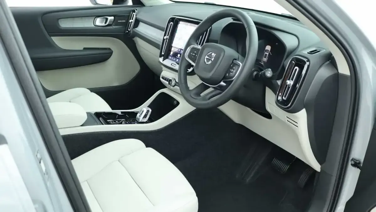New Volvo XC40 Ultra 163 HP (119 kW) 2026 SUV