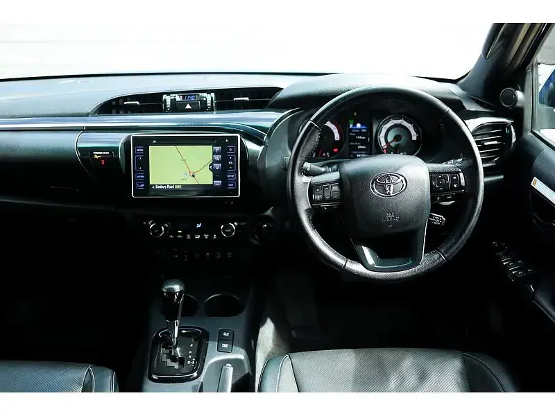 Used Toyota HiLux 150 HP (110 kW) 2019 Blue Pickup