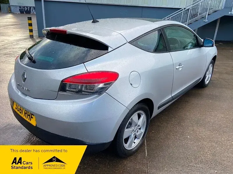 Used Renault Mégane Coupé Dynamique 2011 Silver Coupe