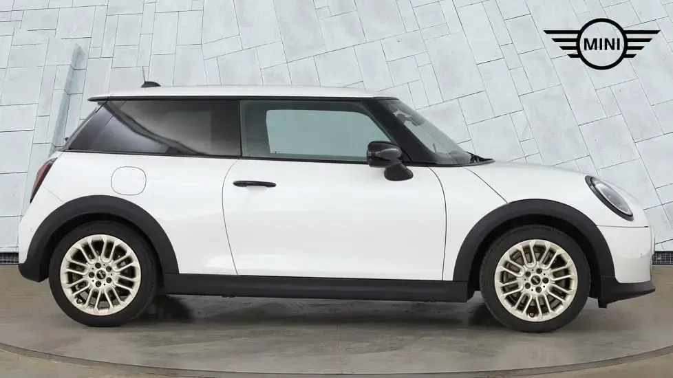 Used Mini Cooper Hatch 154 HP (113 kW) 2024 White Hatchback