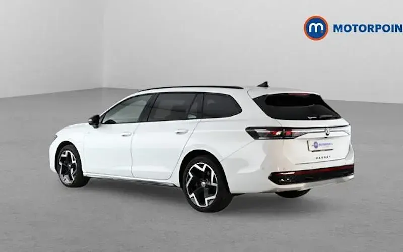 Used VW Passat R-line 272 HP (200 kW) 2025 White Estate