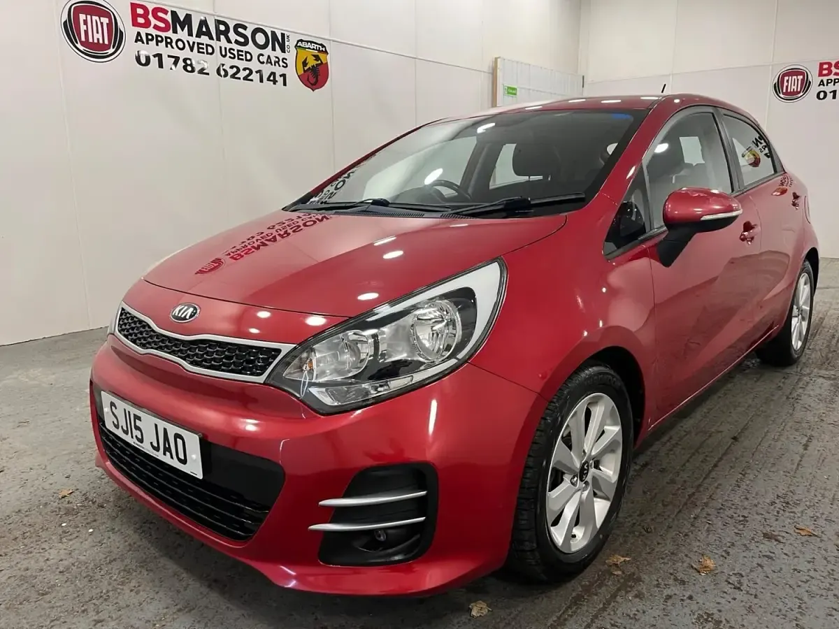 Used Kia Rio 109 HP (80 kW) 2015 Red Hatchback