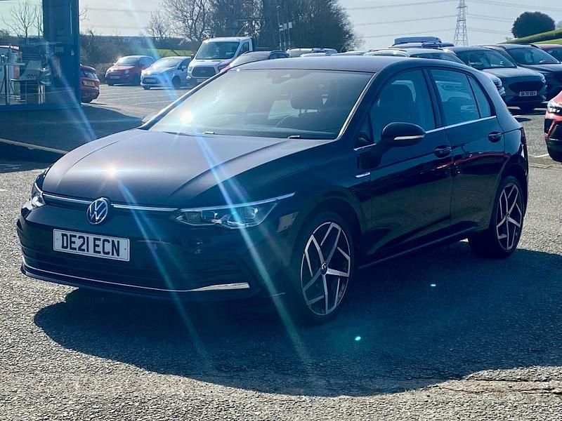 Second-hand VW Golf VII Style 150 CP (110 kW) 2021 Negru Hatchback