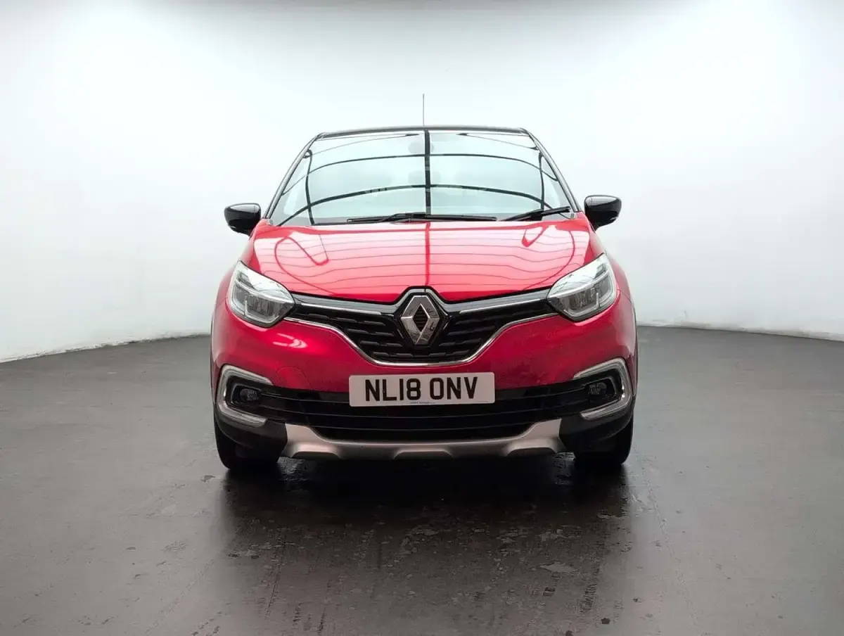 Used Renault Captur Signature 90 HP (66 kW) 2018 Red and black SUV