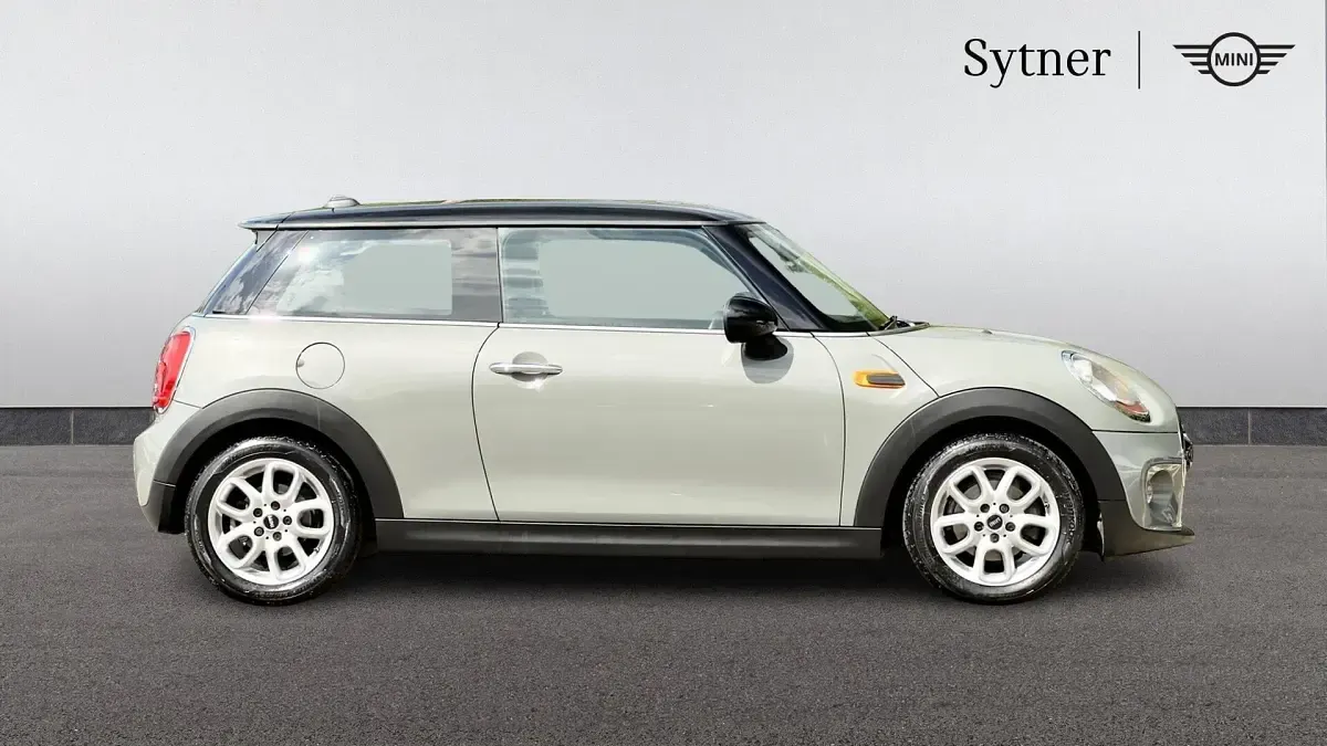 Usado Mini Cooper Hatch 134 CV (98 kW) 2017 Gris Utilitario