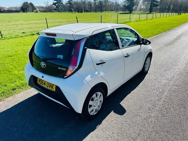 Used Toyota Aygo 2014 White Hatchback